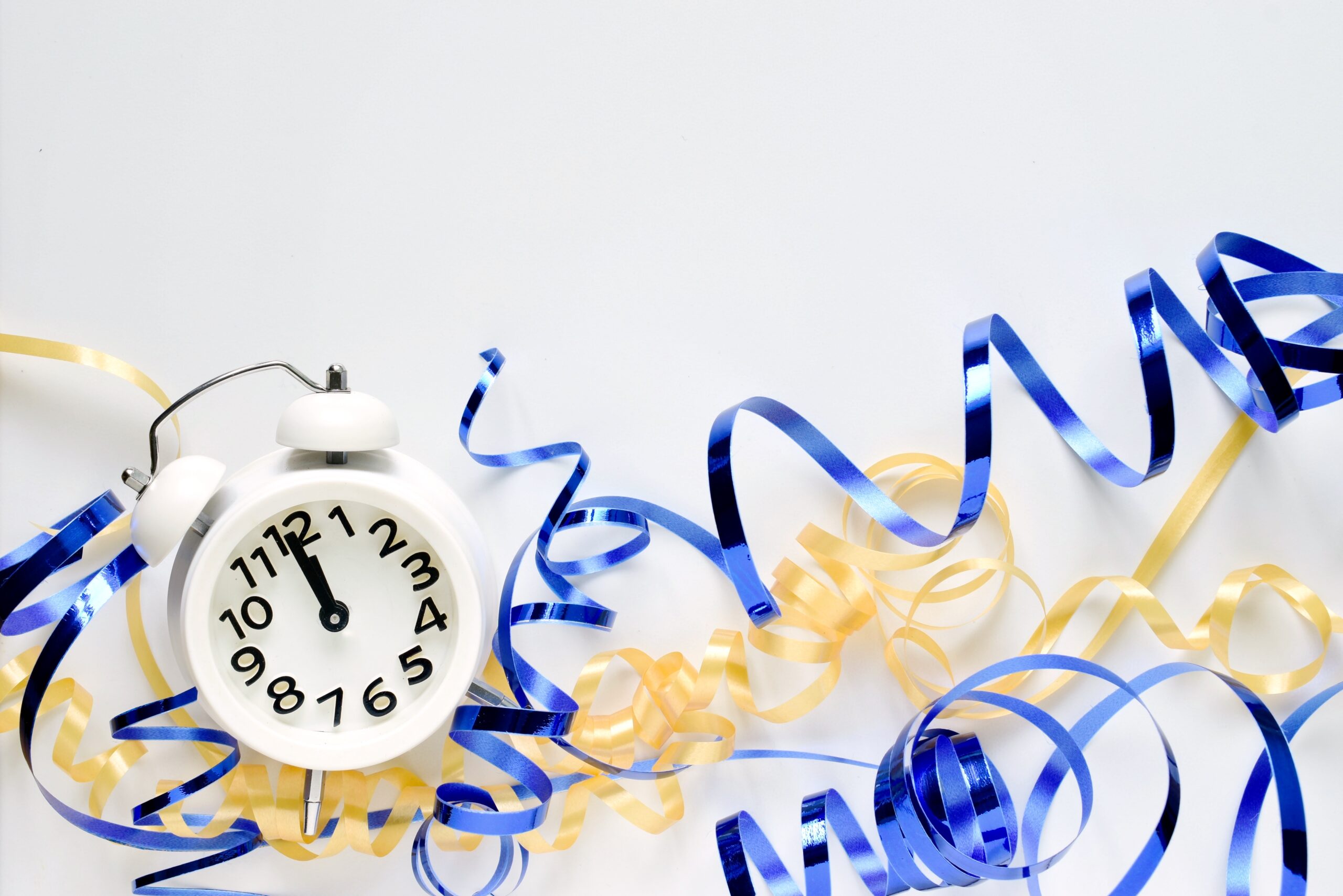 Fondo de celebración, reloj mostrando que ha pasado un año de su apertura